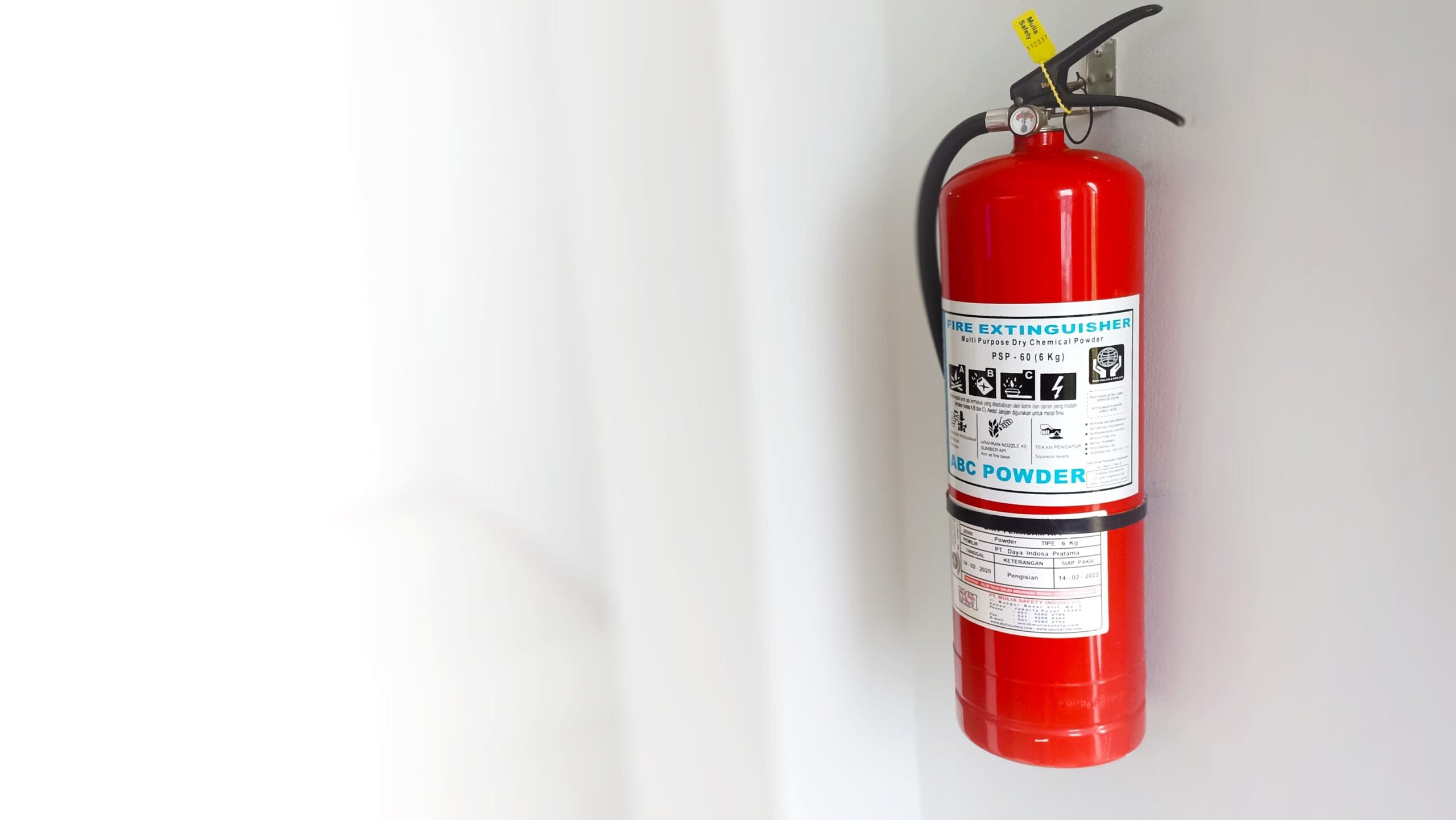 vecteezy_light-fire-extinguisher-with-white-background_15950117 (1)